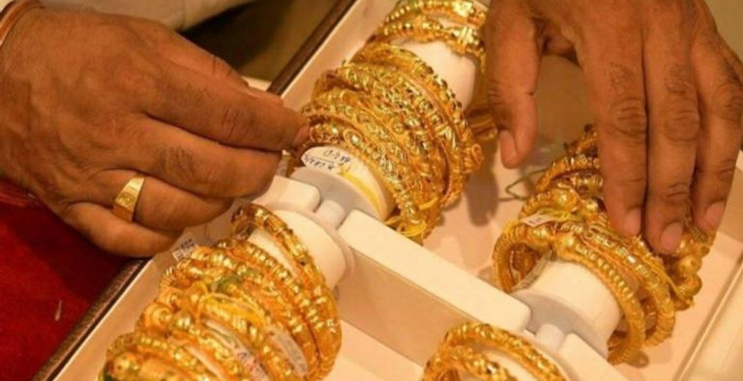 سعر الدولار والذهب اليوم في مصر – رحلة متقلبة وسط ضغوط السوق