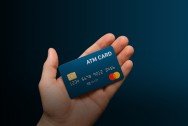 بين النقد والبطاقة: عن فتوى البيع بسعرين  
