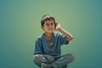أطفال بلا أصوات: الحرب تفاقم الإعاقات السمعية