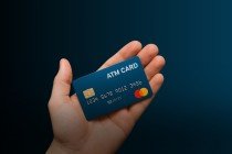 بين النقد والبطاقة: عن فتوى البيع بسعرين  