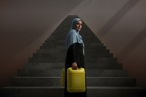 سكان الطوابق العليا: ثمن النجاة حياة بلا خدمات