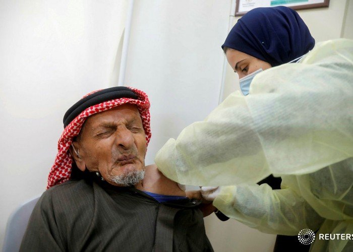 لقاح كورونا في غزة: الخوف من التطعيم يفوق الخوف من الفيروس نفسه