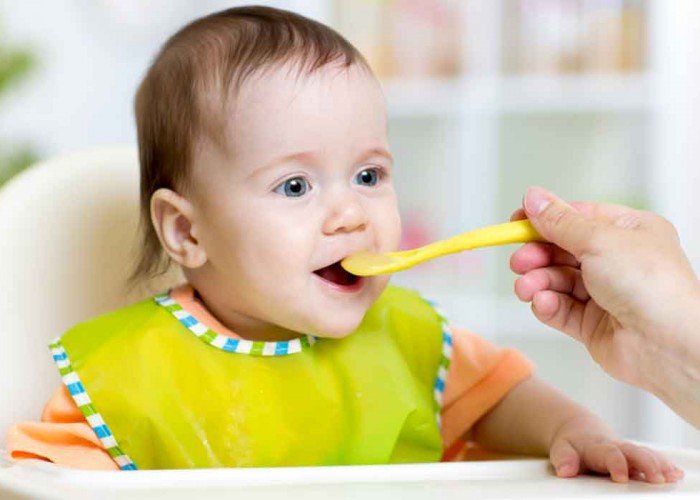 أطعمة الأطفال من عمر 6 أشهر- اخصائي يوضح