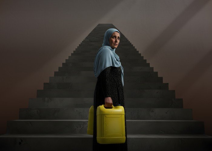 سكان الطوابق العليا: ثمن النجاة حياة بلا خدمات