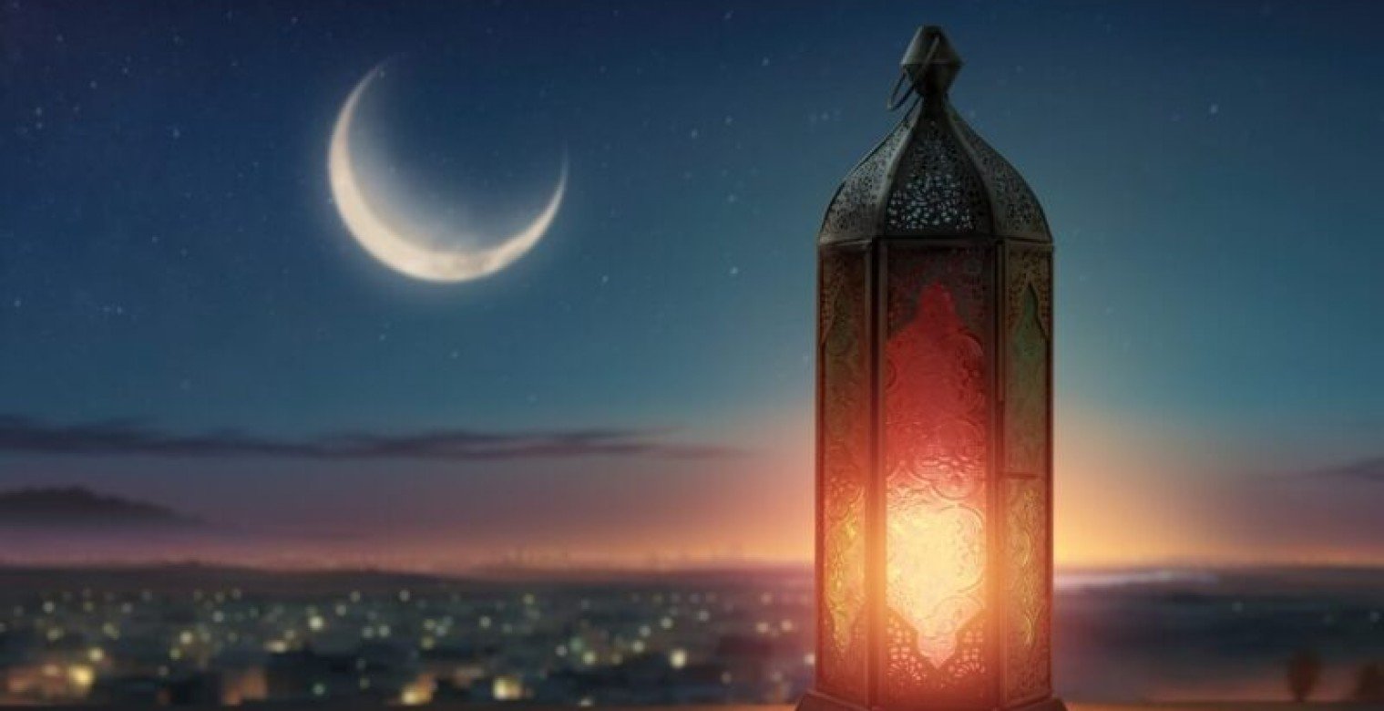 أجمل رسائل وعبارات تهنئة رمضان 2025 – معايدات للأهل والأصدقاء