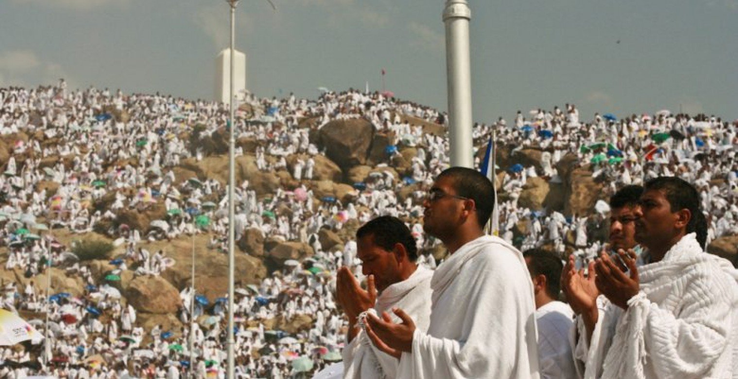 جبل عرفة.. قلب الحج النابض وساحة الدعاء والرحمة