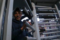 شبكات نصب يقودها محامون تستغل عمال غزة