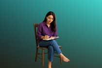 غزيون: حين يصبح القلم علاجًا وملاذًا من الحرب